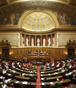 Réglementation Les frais de dossier interdits par le Sénat