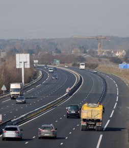 Réglementation Les autoroutes urbaines pourront être limitées à 90 km/h