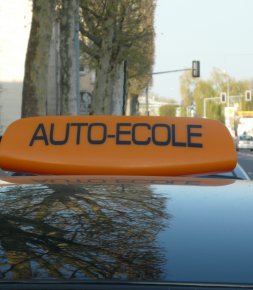 Groupements/syndicats Les auto-écoles ont manifesté à Châlons-en-Champagne