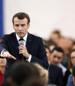 Économie/Entreprise Macron veut intégrer le permis dans le service national