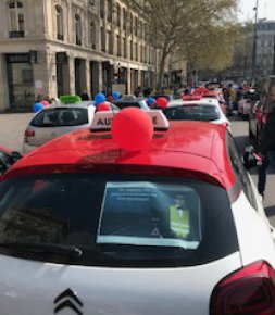 Groupements/syndicats Un millier de véhicules-école ont manifesté à Paris !
