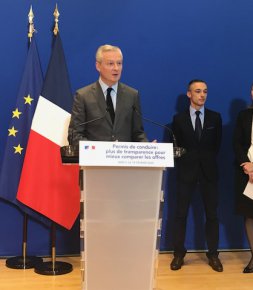 Réglementation Bruno Lemaire a présenté le contrat-type du permis de conduire