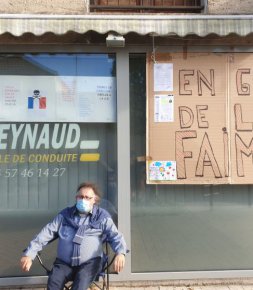 Économie/Entreprise Seize jours de grève de la faim pour demander la réouverture des auto-écoles