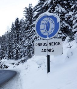 Réglementation Chaînes ou pneus hiver: obligatoires en montagne dès l’hiver prochain