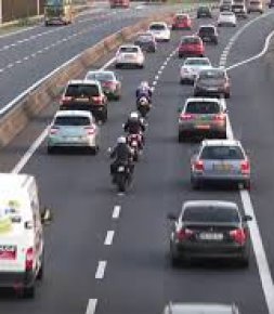 Sécurité routière Deux-roues : la circulation inter-files interdite à partir du 1er février partout en France