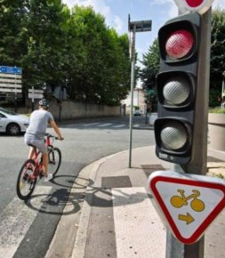 Réglementation Signalisation routière : extension aux EDPM des règles applicables aux vélos
