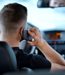 Réglementation Téléphone au volant : de plus en plus de départements durcissent les sanctions