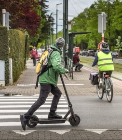 Réglementation EDPM et vélos : le port du casque bientôt obligatoire pour tous ?