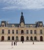 Vie des régions Poitiers : Concurrence sévère entre grands groupes et petites entreprises